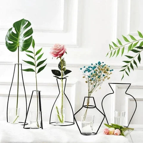 Stylish Iron Line Vase Holder