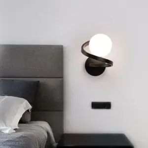 GloedFlex - Modern curved minimalist wall lamp made of iron