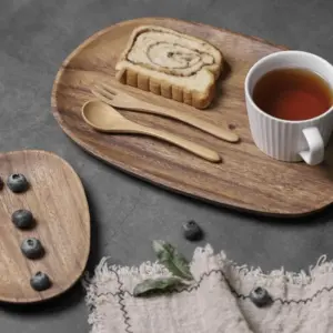 4-Piece Set of Wooden Serving and Eating Plates