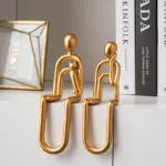 Abstract Paper Clip Decor tag1