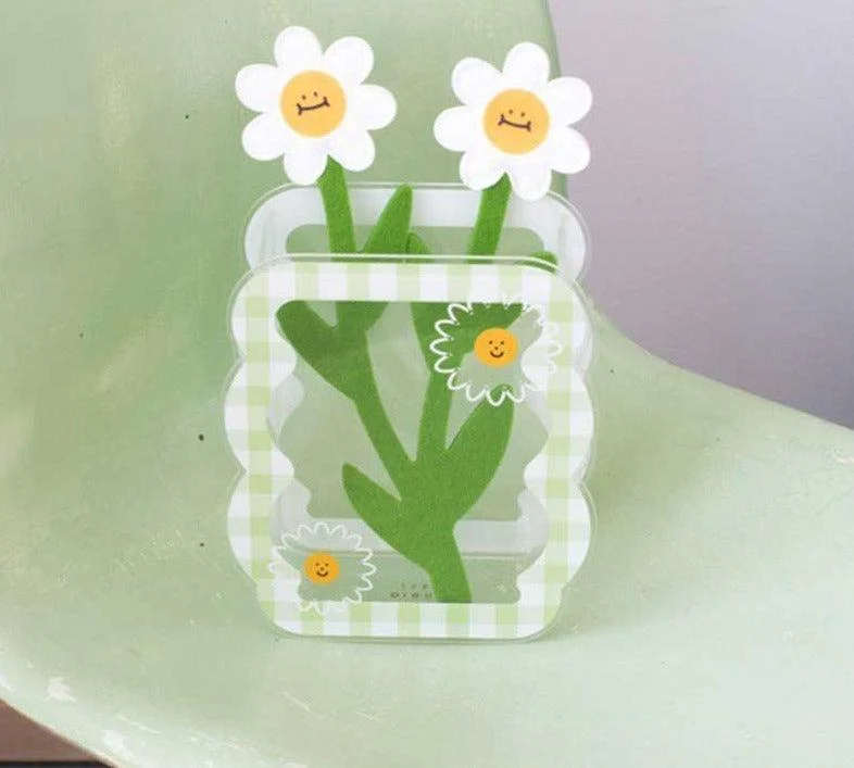 Aesthetic Daisy Acrylic Curvy Vase -