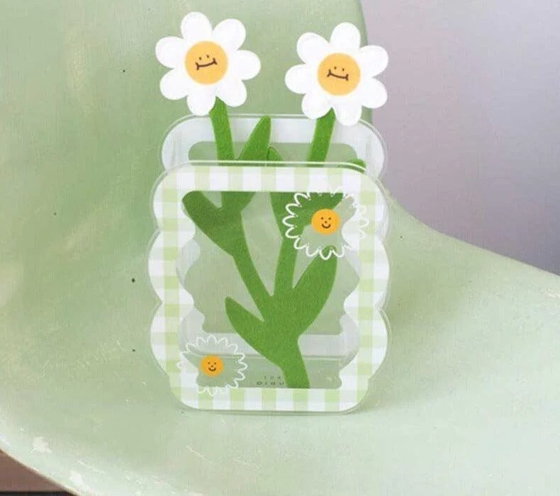 Aesthetic Daisy Acrylic Curvy Vase -