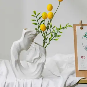 Aesthetic Kiss Couple Minimalist Vase - 