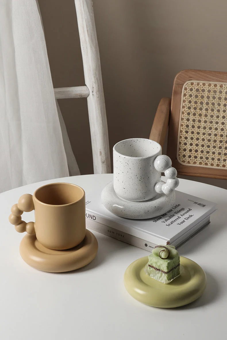 Aesthetic Plump Mug with ball handle design