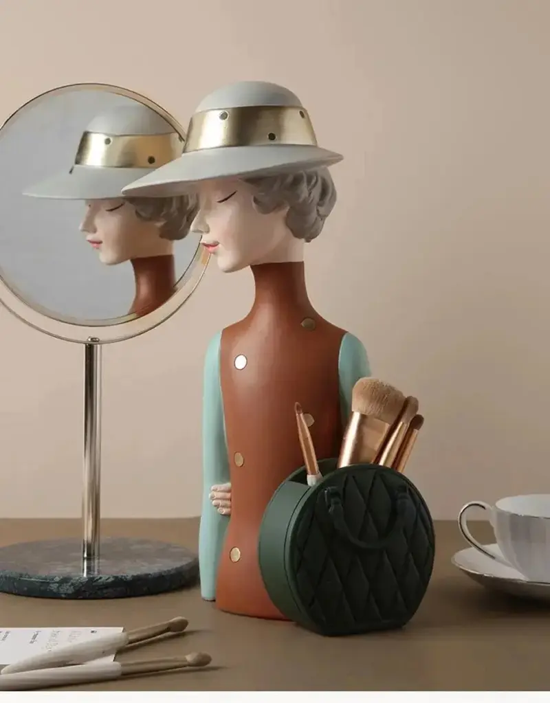 Alicia Sculpture tag1