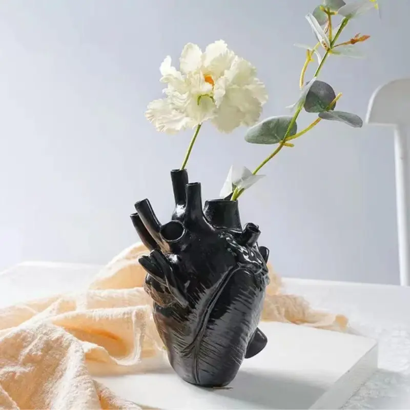 Anatomical heart vase