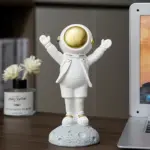 Astronaut_Athlete_Decor_Figurine_-_-_tag1_-4137660 Astronaut Athlete Decor Figurine tag1