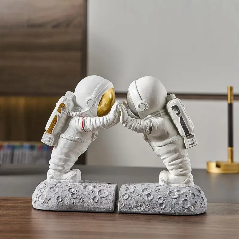 Astronaut Book Stand tag1