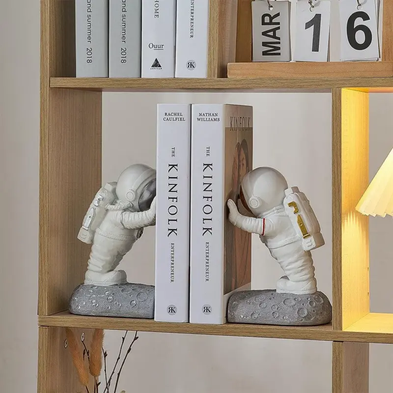 Astronaut Book Stand tag1