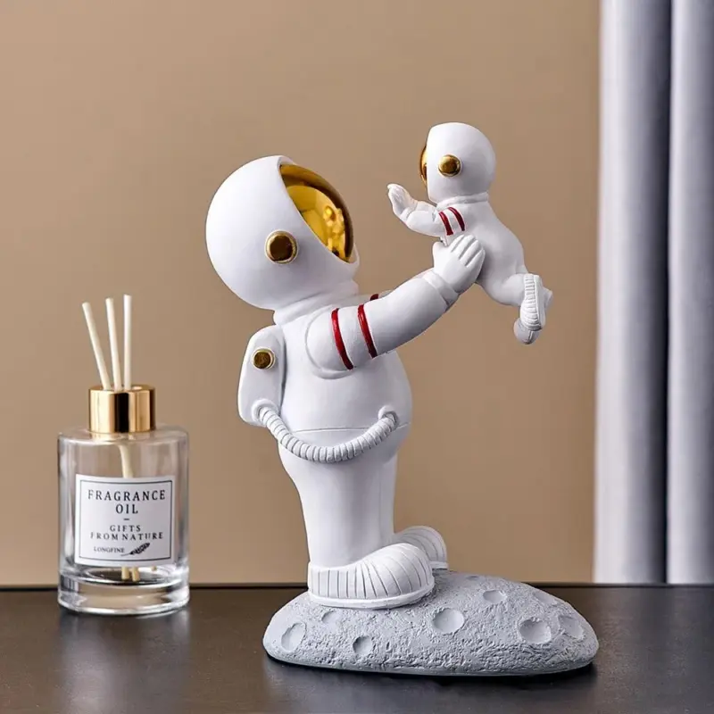 Astronaut Family Statues tag1