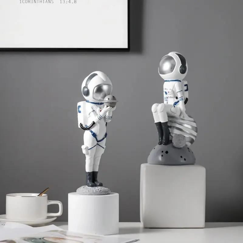 Astronaut Figurines Resin Spacewoman