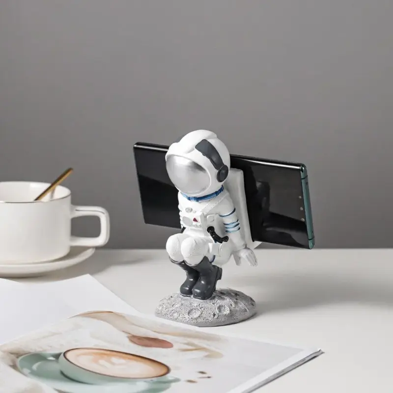 Astronaut Figurines Resin Spacewoman