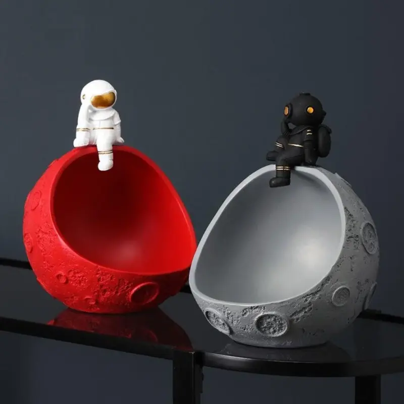 Astronaut and Submariner Storage tag1