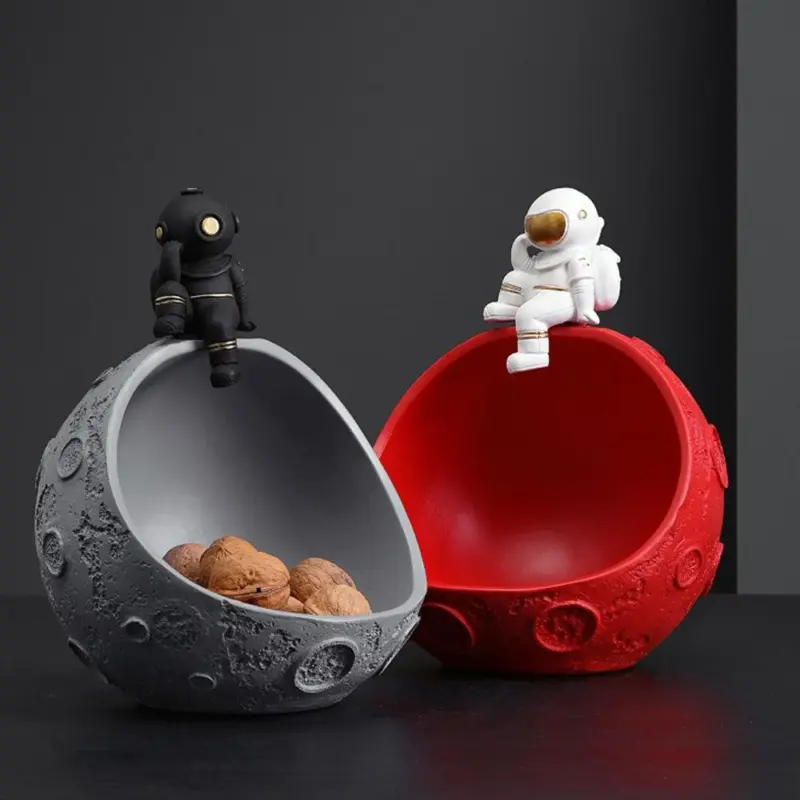 Astronaut and Submariner Storage tag1