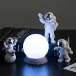 Astronaut_on_Moon_Figurines_-_-_tag1_-4138421 Astronaut on Moon Figurines tag1