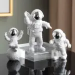 Astronaut_on_Moon_Figurines_-_-_tag1_-4138445 Astronaut on Moon Figurines tag1