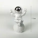 Astronaut_on_Moon_Figurines_-_-_tag1_-4138509 Astronaut on Moon Figurines tag1