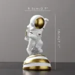 Astronaut_on_Planet_Saturn_-_-_tag1_-4138533 Astronaut on Planet Saturn tag1