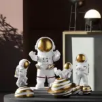 Astronaut_on_Planet_Saturn_-_-_tag1_-4138545 Astronaut on Planet Saturn tag1