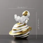 Astronaut_on_Planet_Saturn_-_-_tag1_-4138589 Astronaut on Planet Saturn tag1
