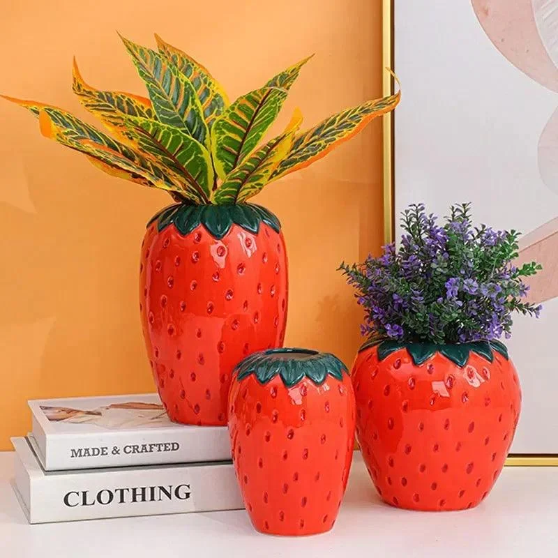 BerryBliss - Ceramic Strawberry Vase -