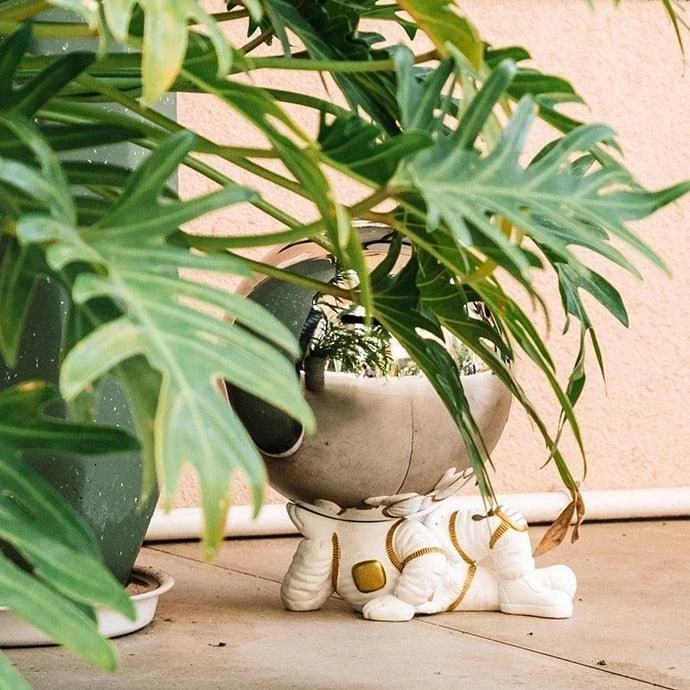 Big Planet Astronaut Sculpture -  - #tag1#