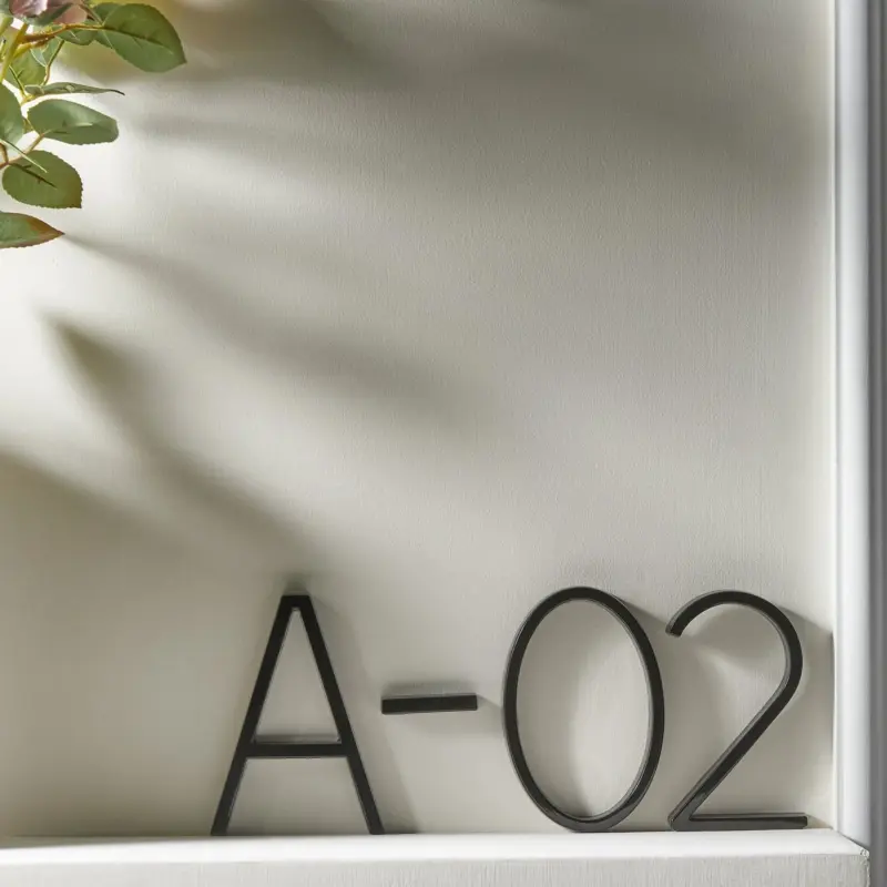 Black House Numbers tag1