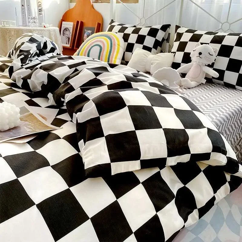 Checkered Charm Bedding Set - Single/Queen Size Ensemble -
