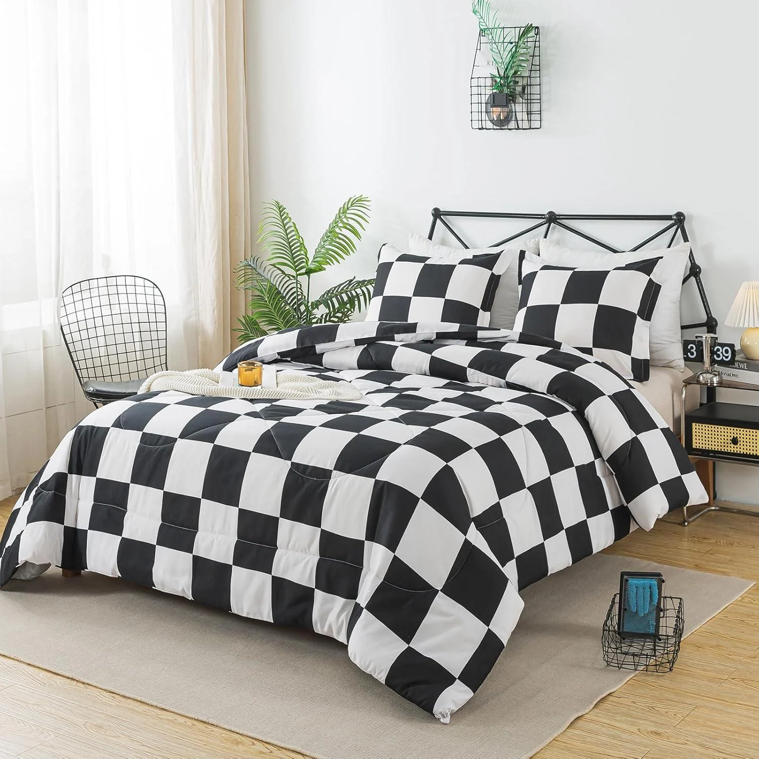 Checkered Charm Bedding Set - Single/Queen Size Ensemble -