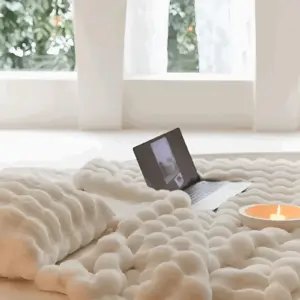 Checkered cuddly blanket - super soft and cuddly, the ultimate relaxation companion.