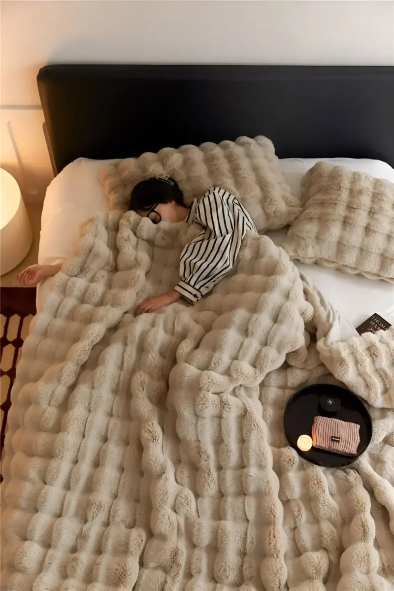 Checkered cuddly blanket super soft and cuddly the ultimate relaxation companion. tag1