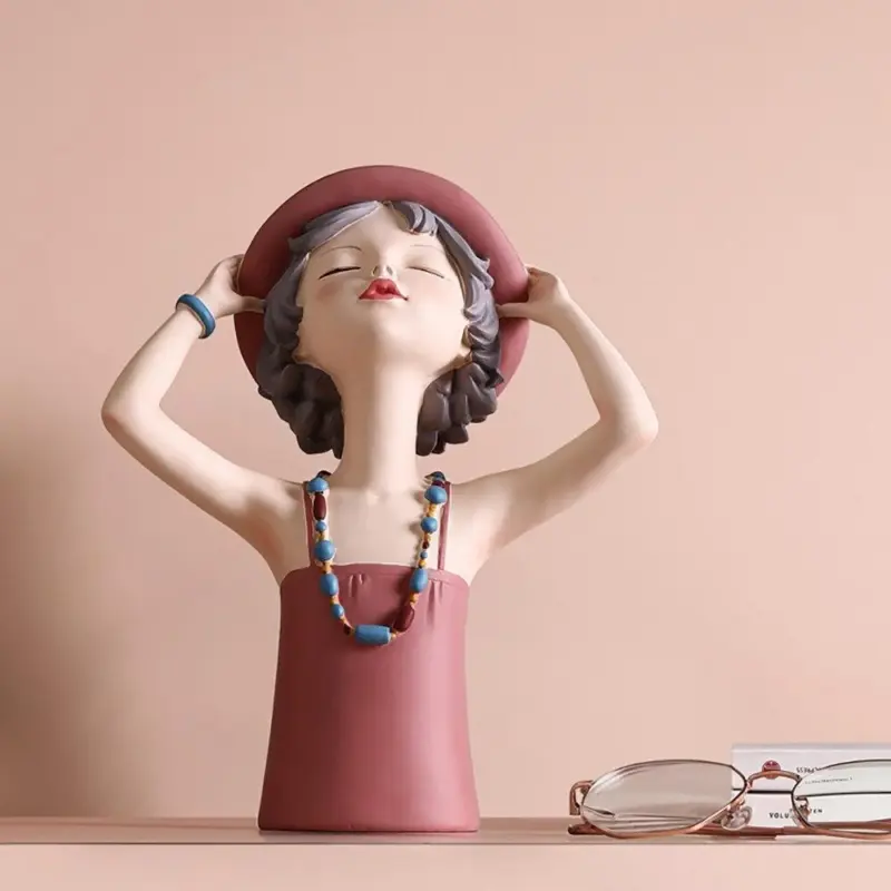 Chichi Sculpture tag1