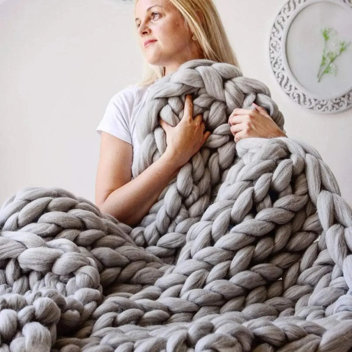 Chunky Knit Blanket: Cozy Wool Throw for Every Space -