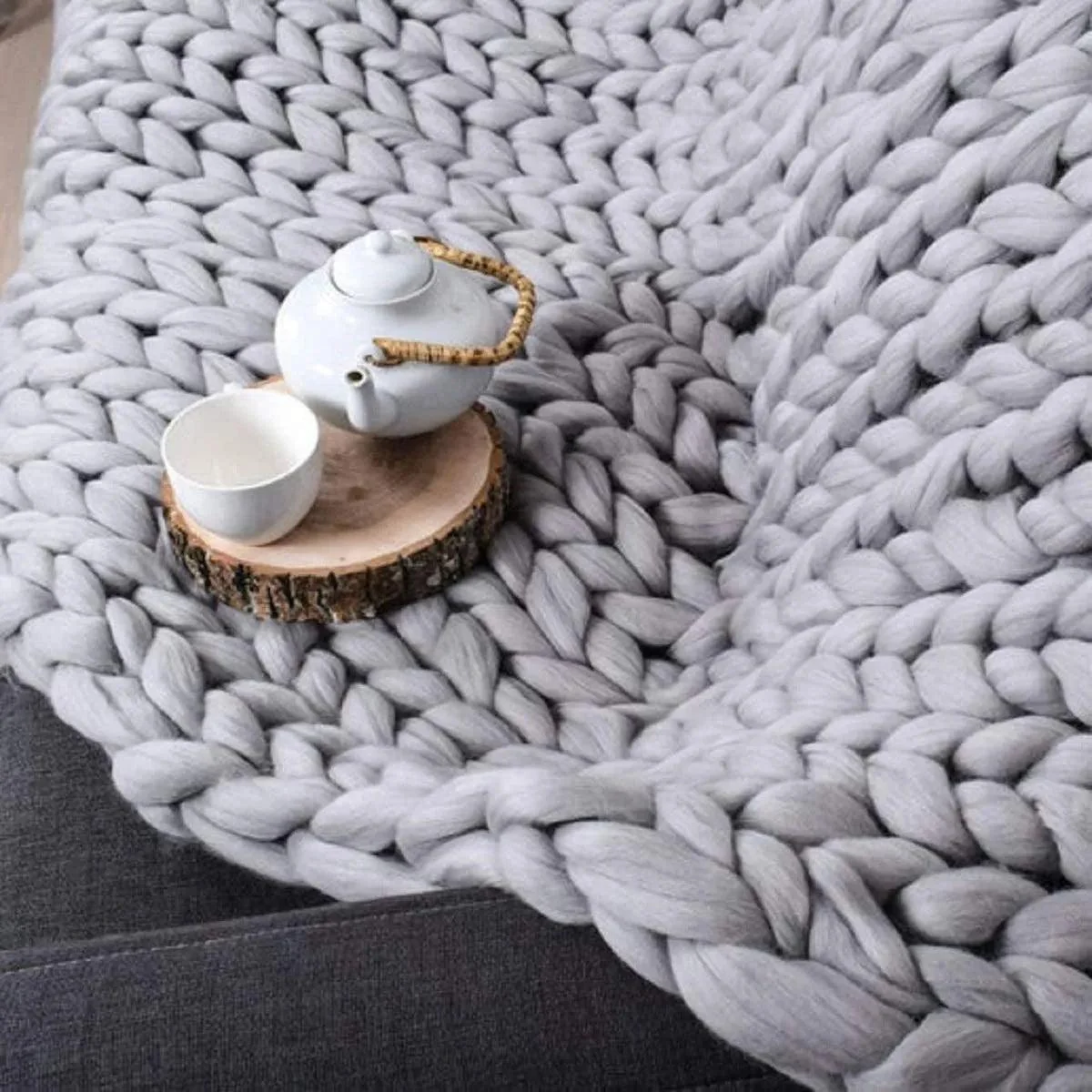 Chunky Knit Blanket: Cozy Wool Throw for Every Space -