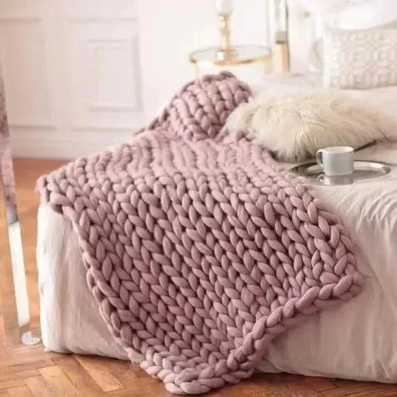 Chunky Knit Blanket: Cozy Wool Throw for Every Space -
