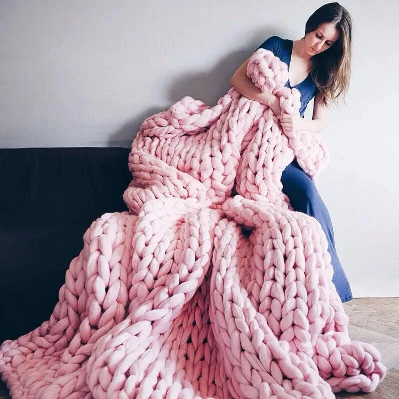 Chunky Knit Blanket: Cozy Wool Throw for Every Space -