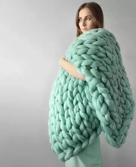 Chunky Knit Blanket: Cozy Wool Throw for Every Space -