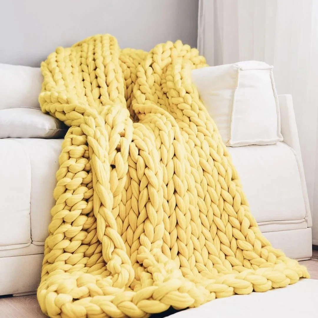 Chunky Knit Blanket: Cozy Wool Throw for Every Space -