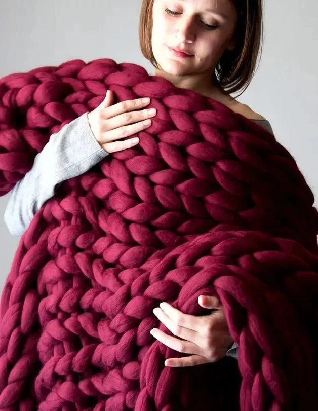 Chunky Knit Blanket: Cozy Wool Throw for Every Space -