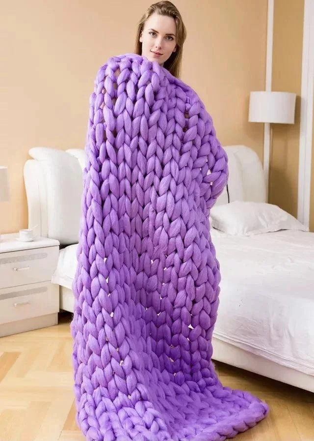 Chunky Knit Blanket: Cozy Wool Throw for Every Space -