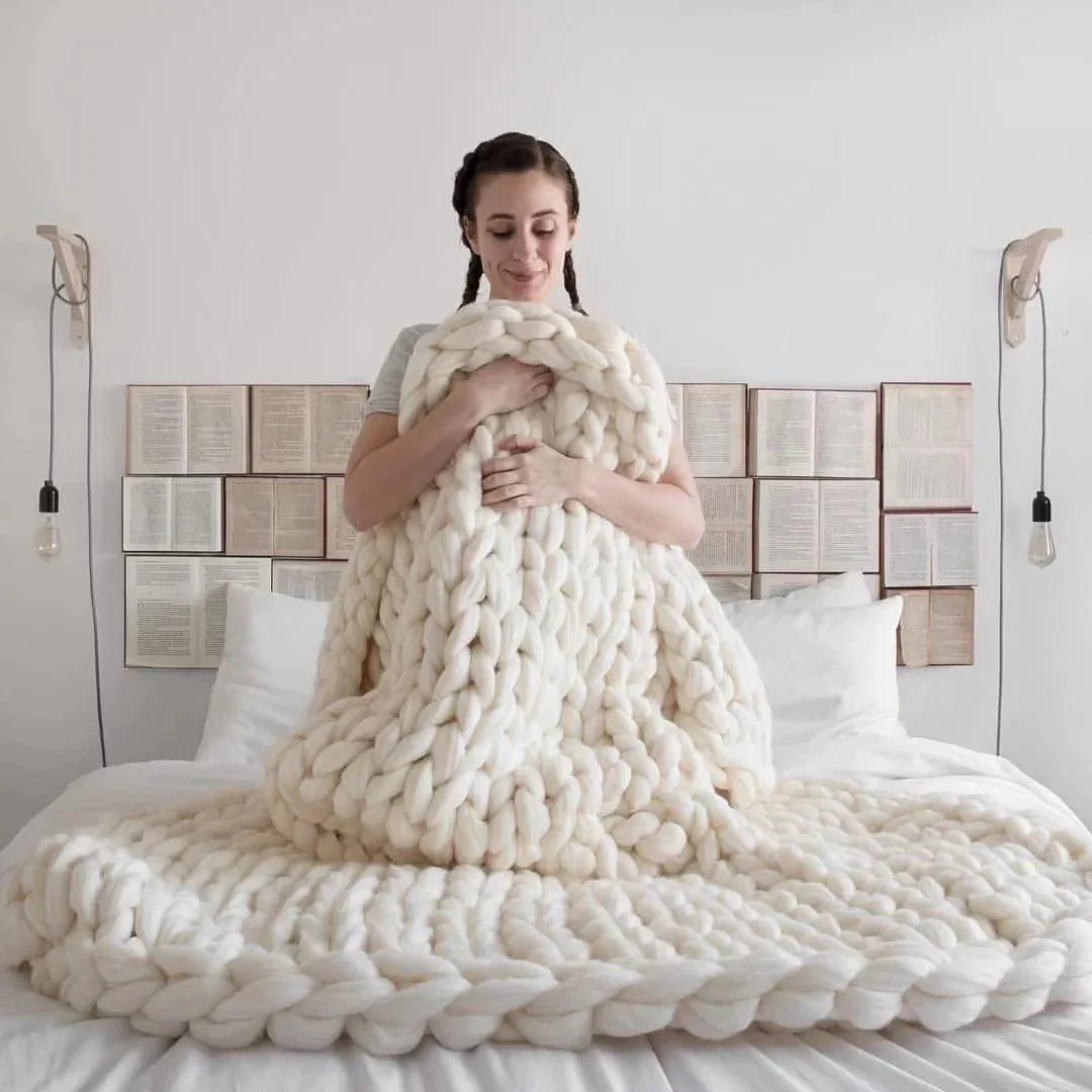 Chunky Knit Blanket: Cozy Wool Throw for Every Space -