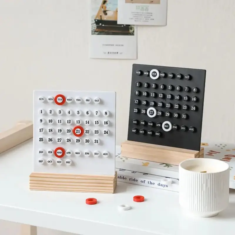 Circle Ornament Wooden Stand Calendar
