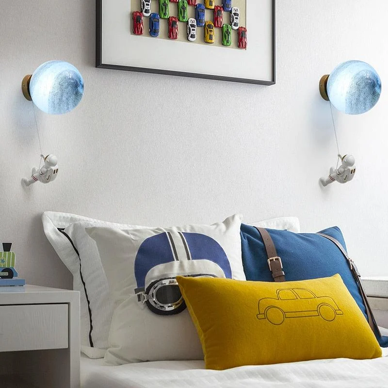 Climbing Wall Astronaut Moon Lamp -