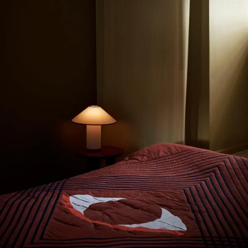 ColletteLuxe Elegant Table Lamp with Timeless Design tag1