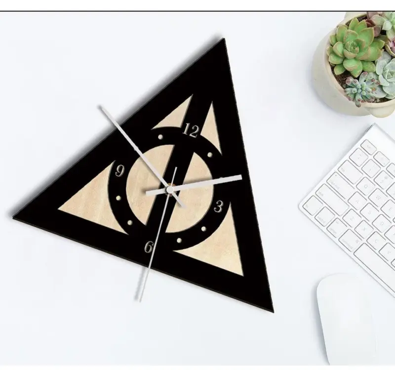 Creative Analogue Wall Decor Clock for Home