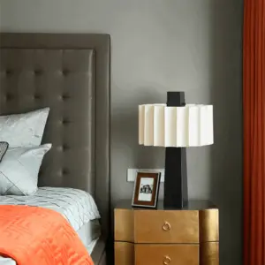 Creative Design Black and White Decorative Table Lamp