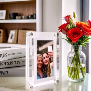 Crystal DigiFrame - Motion photo frame made of acrylic with seamless video playback