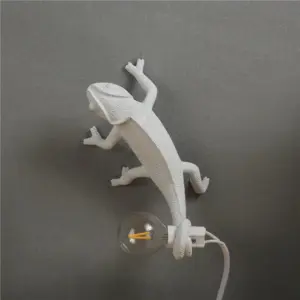 Cute Chameleon Wall Lamp: Dorm Room Night Light Décor