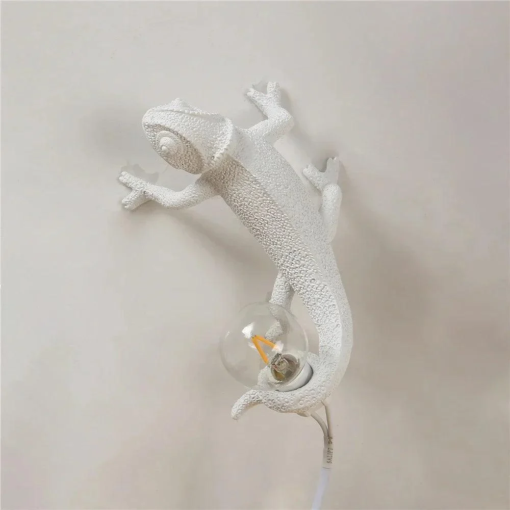 Cute Chameleon Wall Lamp: Dorm Room Night Light Décor -