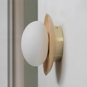 Homeko Wood Minimalist Round Wall Light